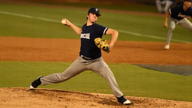 Hunter Hodges RHP transfers from UNC-Wilmington to TCU baseball.