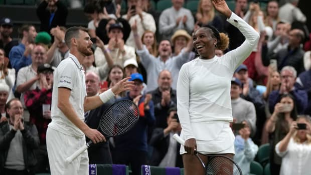 Venus Williams of the U.S. and Britain’s Jamie Murray celebrate winning a mixed doubles match against Poland’s Alicja Rosolska and New Zealand’s Michael Venus on day five of the Wimbledon tennis championships in London, Friday, July 1, 2022. (AP Photo/Alastair Grant)