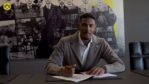 Sébastien Haller joins Borussia Dortmund