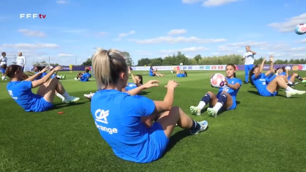 French Women first training session in England