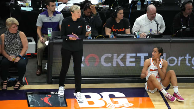 Vanessa Nygaard and Skylar Diggins–Smith during a Mercury WNBA game.