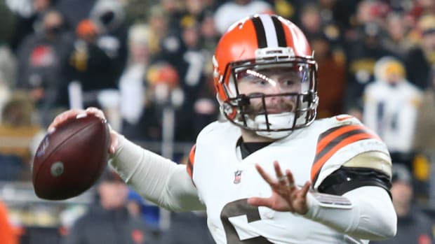 Cleveland Browns quarterback Baker Mayfield (6) passes the ball.