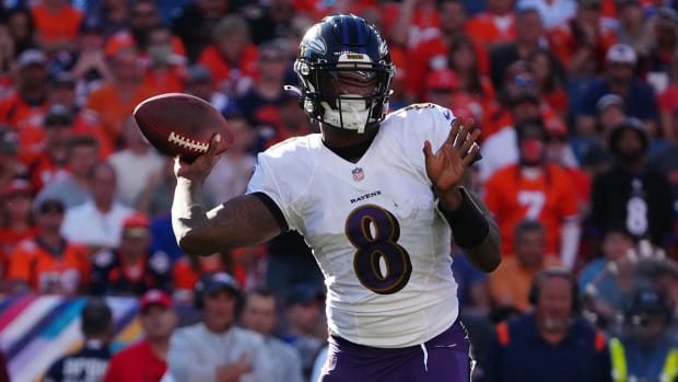 Lamar Jackson winds up to pass against the Broncos in 2021