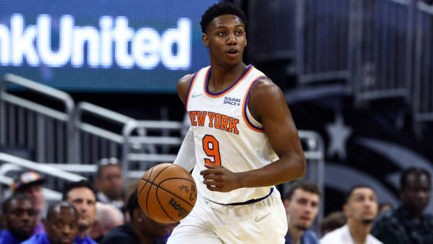 Knicks guard RJ Barrett (9) drives to the basket during the second quarter of a game against the Magic.