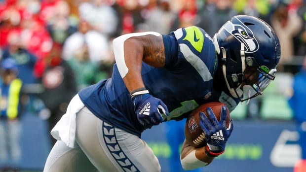 Seattle Seahawks wide receiver D'Wayne Eskridge (1) breaks a tackle to score a touchdown against the San Francisco 49ers during the second quarter at Lumen Field.
