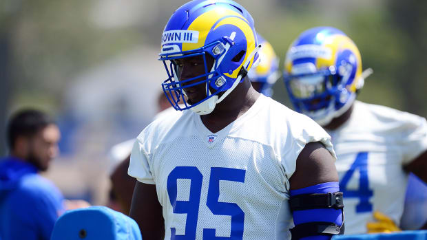 Defensive Tackle Bobby Brown practicing with the Rams.