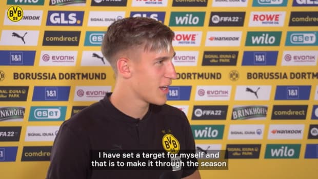 Schlotterbeck on the competition between Dortmund's centre-backs