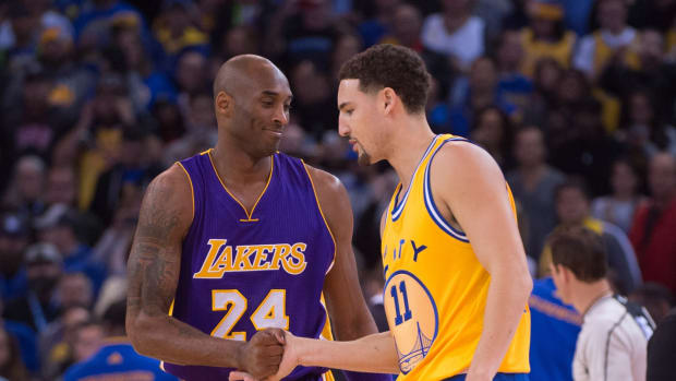 November 24, 2015; Oakland, CA, USA; Los Angeles Lakers forward Kobe Bryant (24) shakes hands with Golden State Warriors guard Klay Thompson (11) before the game at Oracle Arena. The Warriors defeated the Lakers 111-77. Mandatory Credit: Kyle Terada-USA TODAY Sports