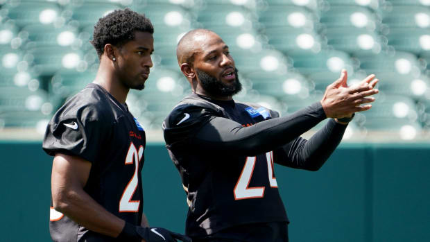 Cincinnati Bengals cornerback Dax Hill (23), left, talks with Cincinnati Bengals strong safety Vonn Bell (24), right, during organized team activities practice, Tuesday, June 14, 2022, at Paul Brown Stadium in Cincinnati. Cincinnati Bengals Football Practice June 14 0022