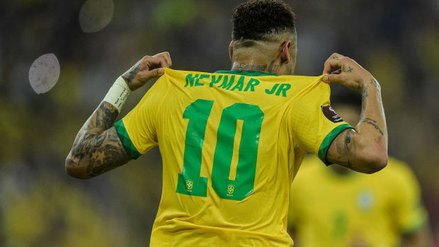 Neymar shows off the name on the back of his shirt after scoring for Brazil against Chile in March 2022