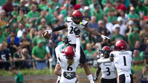 Cincinnati Bearcats linebacker Deshawn Pace (20) is lifted by Cincinnati Bearcats safety Bryan Cook (6) after intercepting a pass in the first half of the NCAA football game between the Cincinnati Bearcats and the Notre Dame Fighting Irish on Saturday, Oct. 2, 2021, at Notre Dame Stadium in South Bend, Ind. Cincinnati Bearcats At Notre Dame Fighting Irish 187