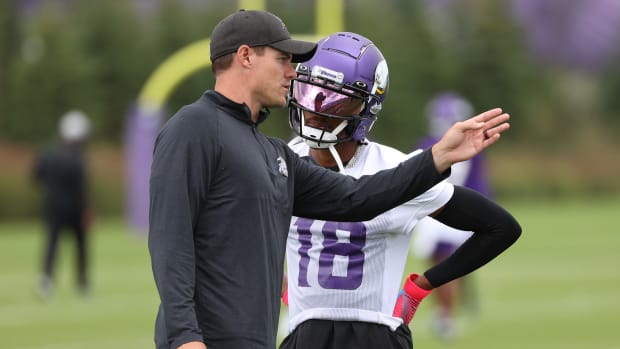 Vikings coach Kevin O’Connell talks with receiver Justin Jefferson at training camp.