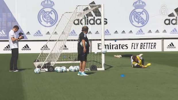 Amazing goal of Karim Benzema during the training session 