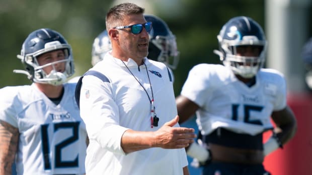 Tennessee Titans head coach Mike Vrabel gives instruction to his players during a training camp practice at Ascension Saint Thomas Sports Park Monday, Aug. 8, 2022, in Nashville, Tenn.