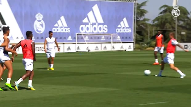 Spectacular goal of Luka Modrić in the training session 