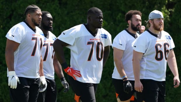 From left: Offensive tackle La'el Collins (71), offensive guard Hakeem Adeniji, offensive tackle D'Ante Smith, offensive tackle Devin Cochran (77) and offensive guard Alex Cappa (66) walk to the next drill during practice, Tuesday, May 17, 2022, at the Paul Brown Stadium practice fields in Cincinnati. Cincinnati Bengals Practice May 17 0102