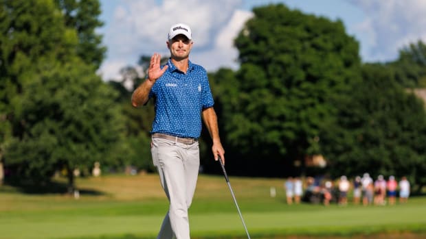 Jul 10, 2022; Nicholasville, Kentucky, USA; Kevin Streelman waves to the crowd on the 18th green during the final round of the Barbasol Championship golf tournament. Mandatory Credit: Jordan Prather-USA TODAY Sports