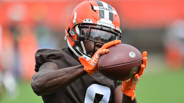 Cleveland Browns wide receiver Jakeem Grant Sr. (9) catches a pass during organized team activities.