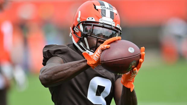 Browns wide receiver Jakeem Grant Sr. (9) catches a pass during organized team activities.