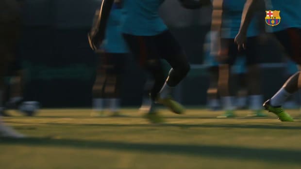Barça's intense training under the supermoon