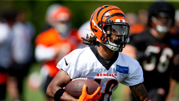 Cincinnati Bengals wide receiver Kwamie Lassiter II (18) runs downfield with the ball after making a catch during Cincinnati Bengals preseason training camp at the Paul Brown Stadium training facility in Cincinnati on Thursday, July 28, 2022. Cincinnati Bengals Training Camp 183