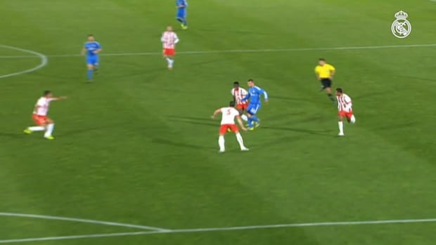 Amazing goal of Karim Benzema against Almería in 2013 