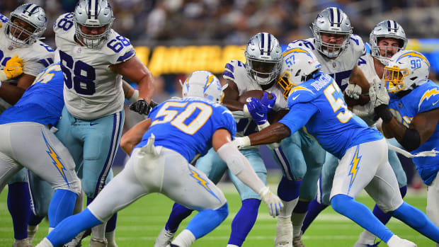 Aug 20, 2022; Inglewood, California, USA; Dallas Cowboys running back Aaron Shampklin (32) runs the ball against the Los Angeles Chargers during the second half at SoFi Stadium. Mandatory Credit: Gary A. Vasquez-USA TODAY Sports
