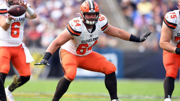 Browns center JC Tretter sets up to block after snapping the ball during a game.