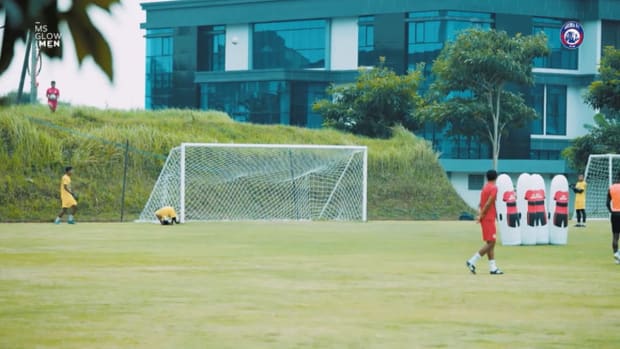Arema FC players show their shooting and goalkeeping skills