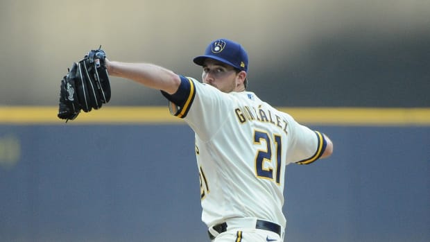 Chi Chi Gonzalez pitching for Milwaukee Brewers