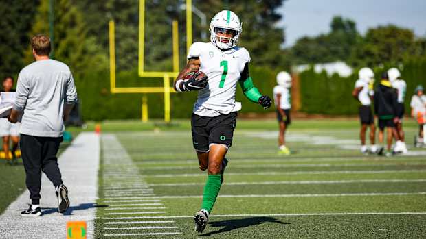 Oregon Ducks Linebacker Noah Sewell 