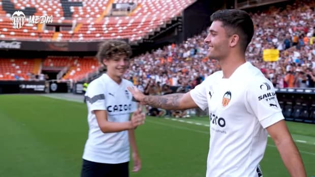 Behind the scenes: Valencia unveil their nine new signings at Mestalla