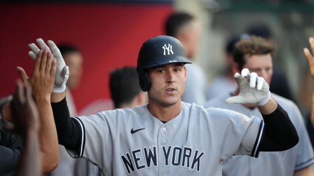 New York Yankees 1B Anthony Rizzo high fives in dugout