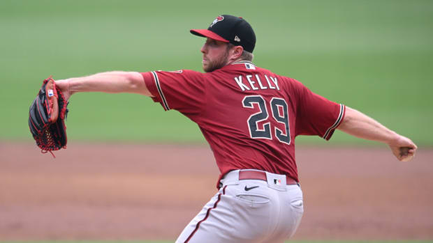 Merrill Kelly throws a pitch at Petco Park against the San Diego Pad4res