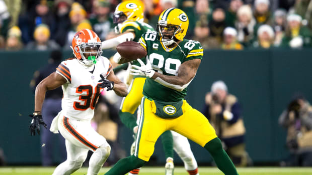 Green Bay Packers tight end Marcedes Lewis (89) catches a pass against Cleveland Browns cornerback M.J. Stewart (36) in the second quarter during their football game Saturday, December 25, 2021, at Lambeau Field in Green Bay, Wis.