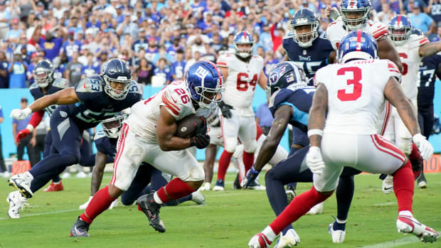 New York Giants running back Saquon Barkley (26) runs for a two-point conversion during the fourth quarter at Nissan Stadium Sunday, Sept. 11, 2022, in Nashville, Tenn.
