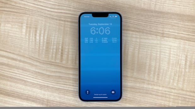 2-iphone 14 review, blue
