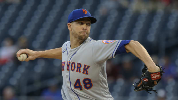 Sep 7, 2022; Pittsburgh, Pennsylvania, USA; New York Mets starting pitcher Jacob deGrom (48) deliver a pitch against the Pittsburgh Pirates during the first inning at PNC Park.