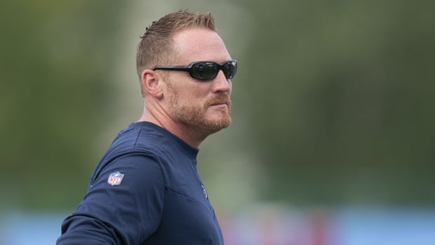 Tennessee Titans offensive coordinator Todd Downing watches his players during a training camp practice at Ascension Saint Thomas Sports Park.