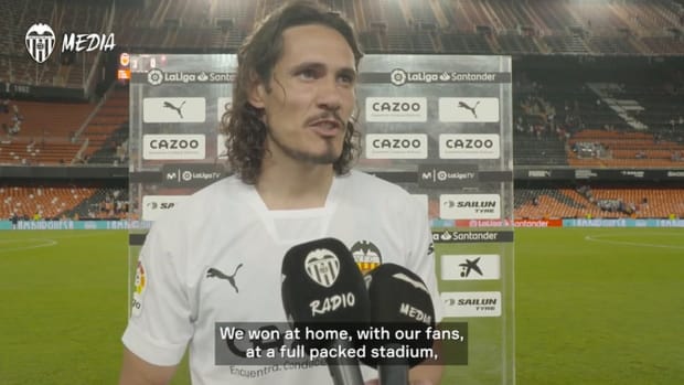 Cavani reacts to his Valencia debut