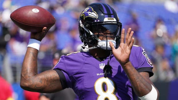 Baltimore Ravens quarterback Lamar Jackson (8) warms up prior to the game against the Miami Dolphins on Sept. 18, 2022.