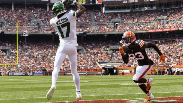 New York Jets WR Garrett Wilson catches touchdown pass against Cleveland Browns