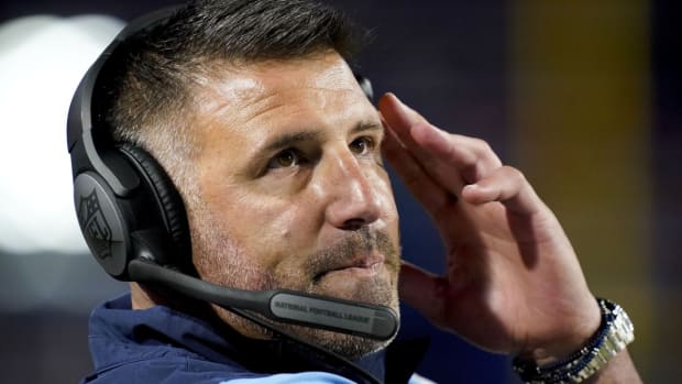 Tennessee Titans head coach Mike Vrabel reacts to a play during the fourth quarter against the Buffalo Bills at Highmark Stadium.