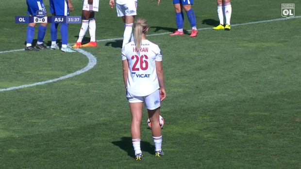Lindsey Horan's incredible first goal with Olympique Lyonnais