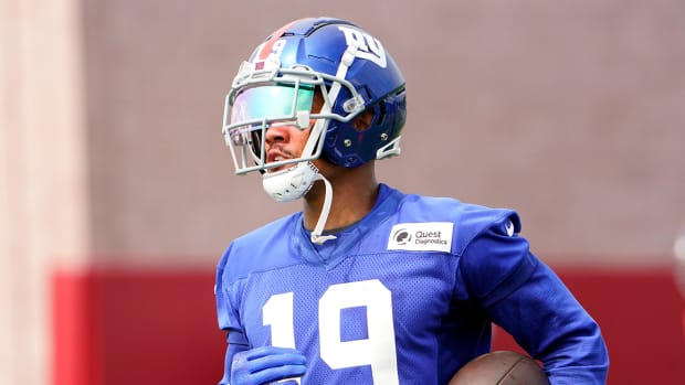 Giants wide receiver Kenny Golladay (19) runs with the ball during the second day of training camp.
