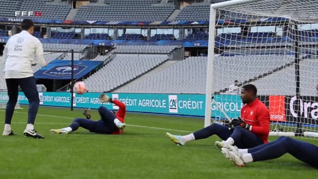 Giroud and Maignan training session in Stade de France ahead of Austria clash