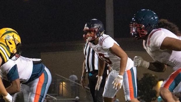 Samu Moala plays middle linebacker for Leuzinger High and has a UW offer.