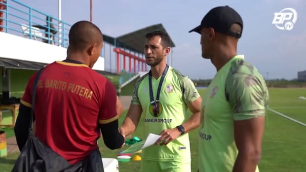 New Barito Putera coach leads his first training session