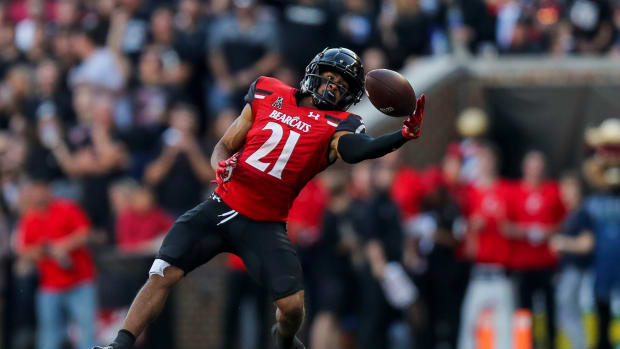 Sep 24, 2022; Cincinnati, Ohio, USA; Cincinnati Bearcats wide receiver Tyler Scott (21) attempts to catch a pass against the Indiana Hoosiers in the second half at Nippert Stadium. Mandatory Credit: Katie Stratman-USA TODAY Sports