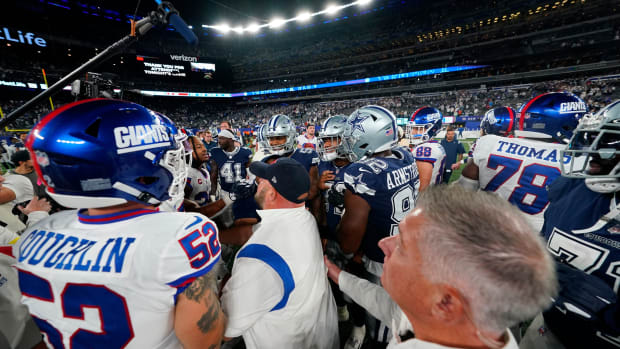 New York Giants head coach Brian Daboll breaks up Giants and Dallas Cowboys players after the game. The Giants fall to the Cowboys, 23-16, at MetLife Stadium on Monday, Sept. 26, 2022.